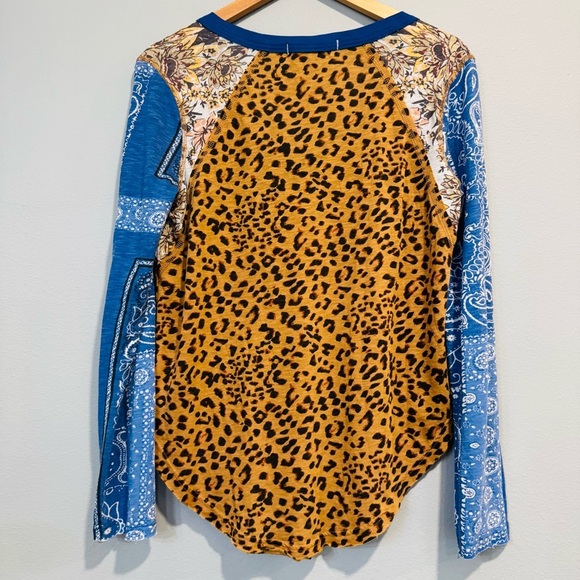 We the Free Friday Night Long Sleeve T-Shirt Leopard Paisley Print Bandana S - Picture 3 of 6